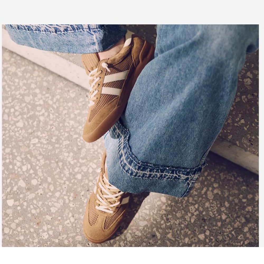 Steve Madden Tan and Cream Sneakers